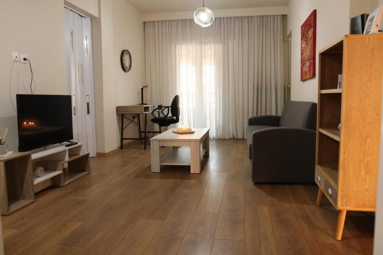 Nikis Apartment Larissa Bagian luar foto