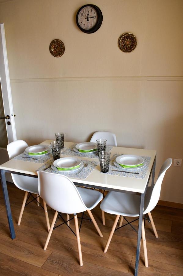 Nikis Apartment Larissa Bagian luar foto