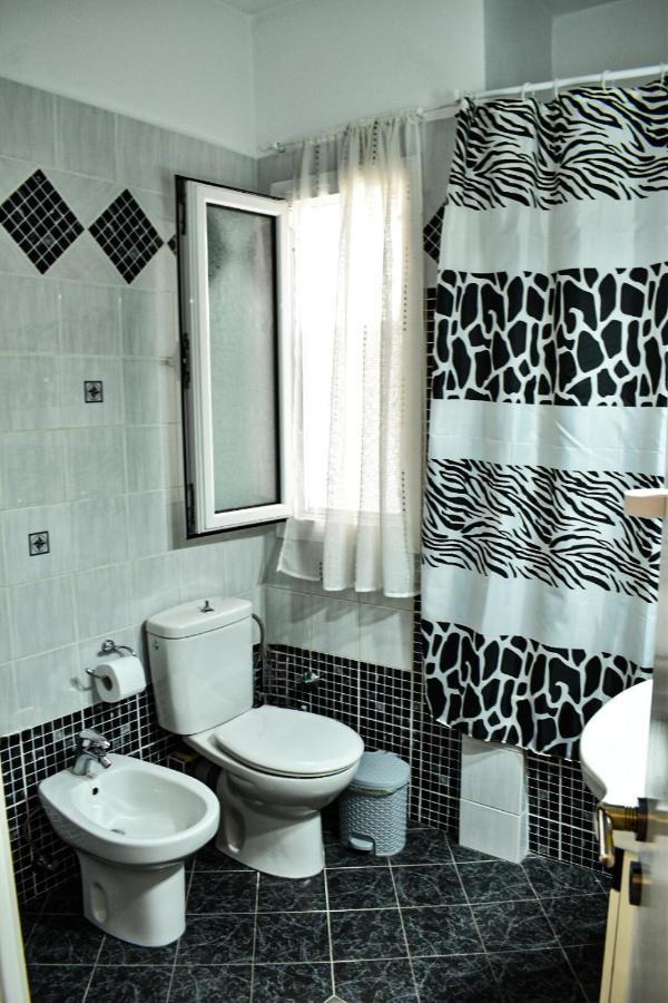 Nikis Apartment Larissa Bagian luar foto